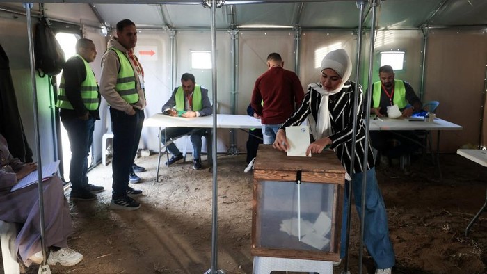 pemilu Palestina, partisipasi pemilih, konflik 2023, Jalur Gaza, Tepi Barat, politik Timur Tengah, krisis kemanusiaan, demokrasi, keamanan, pemilu pasca konflik